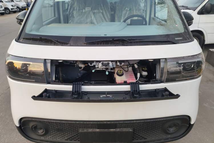 Used SAIC MAXUS Dana V1 2025 V1+ Long Wheelbase Low-Roof Multi-Function Version (62 kWh) Engine Bay
