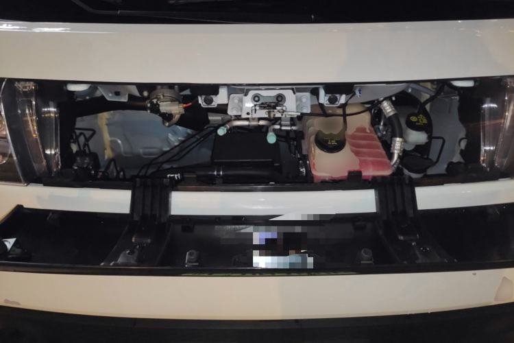 Used SAIC MAXUS Dana V1 2025 Low-Roof Multi-Function Version 42 kWh Engine Bay