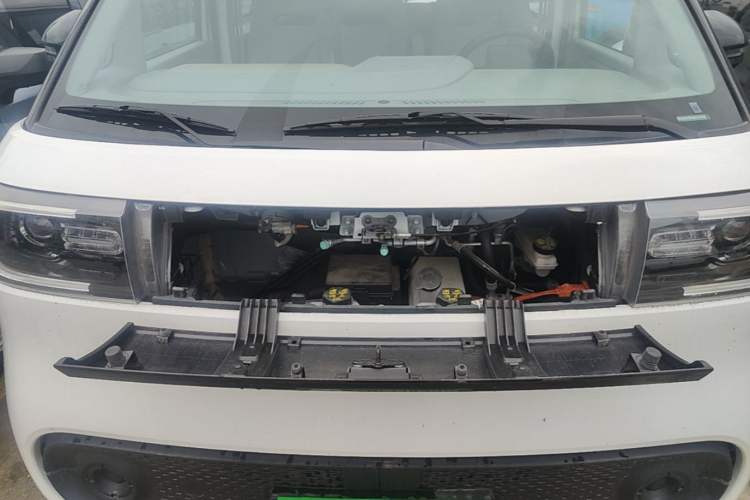 Used SAIC MAXUS Dana V1 2024 V1 Short Wheelbase Low-Roof Multi-Function Version (51 kWh) Engine Bay