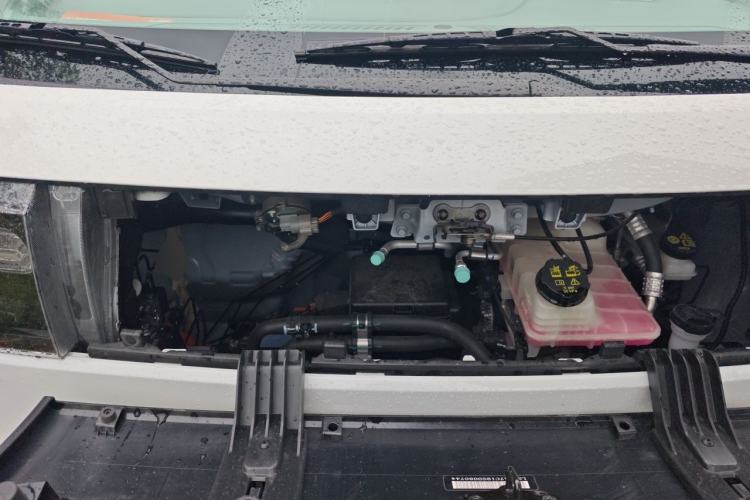 Used SAIC MAXUS Dana V1 2025 V1+ Long Wheelbase Low-Roof Cargo Version (50 kWh) Engine Bay
