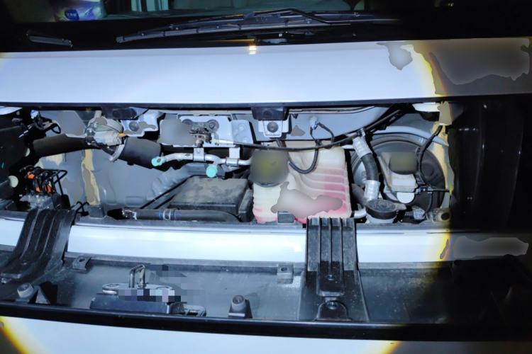 Used SAIC MAXUS Dana V1 2025 Low-Roof Multi-Function Version 42 kWh Engine Bay