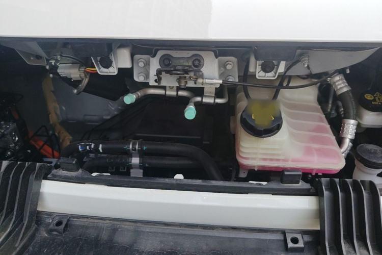 Used SAIC MAXUS Dana V1 2025 Low-Roof Multi-Function Version 42 kWh Engine Bay