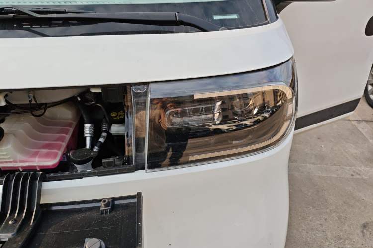 Used SAIC MAXUS Dana V1 2025 Low-Roof Multi-Function Version 42 kWh Engine Bay Left
