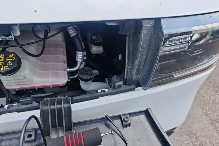 Used SAIC MAXUS Dana V1 2025 Low-Roof Multi-Function Version 42 kWh Engine Bay Left