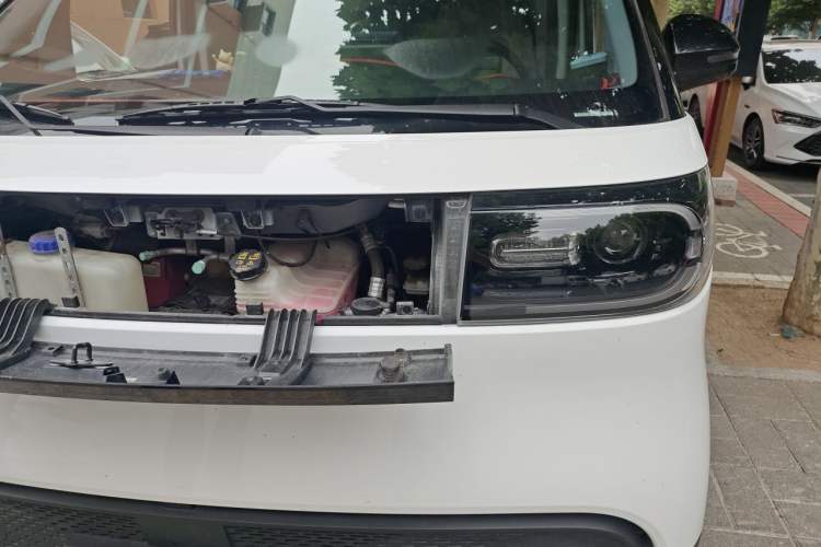 Used SAIC MAXUS Dana V1 2025 V1+ Long Wheelbase High-Roof Multi-Function Version (62 kWh) Engine Bay Left