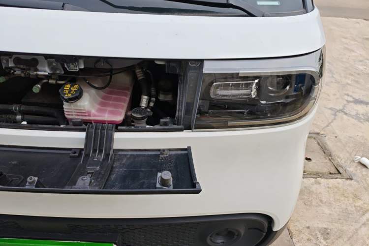 Used SAIC MAXUS Dana V1 2025 V1 Short Wheelbase Low-Roof Multi-Function Version (42 kWh) Engine Bay Left