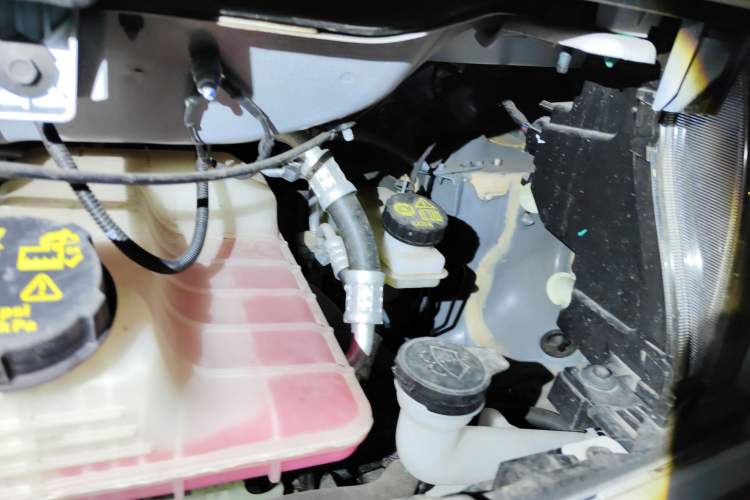 Used SAIC MAXUS Dana V1 2025 Low-Roof Multi-Function Version 42 kWh Engine Bay Left