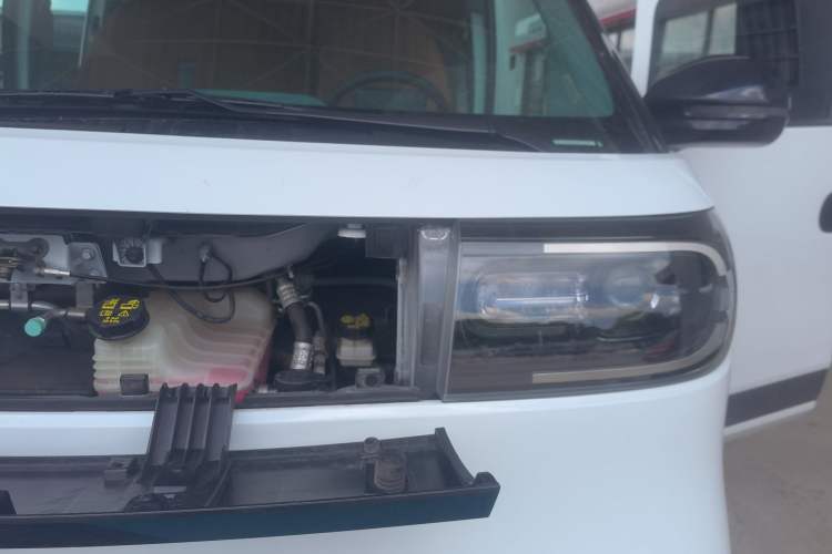 Used SAIC MAXUS Dana V1 2025 V1+ Long Wheelbase High-Roof Multi-Function Version (64 kWh) Engine Bay Left