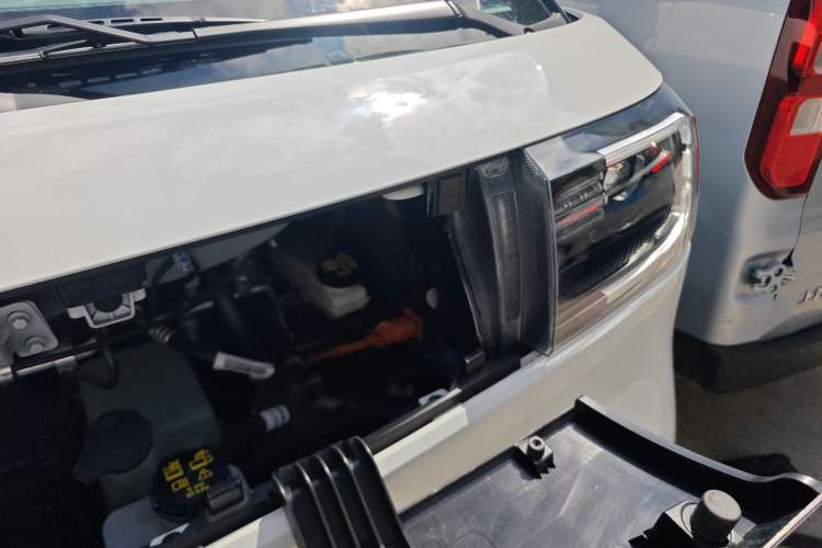 Used SAIC MAXUS Dana V1 2024 V1 Short Wheelbase Low-Roof Multi-Function Version (51 kWh) Engine Bay Left