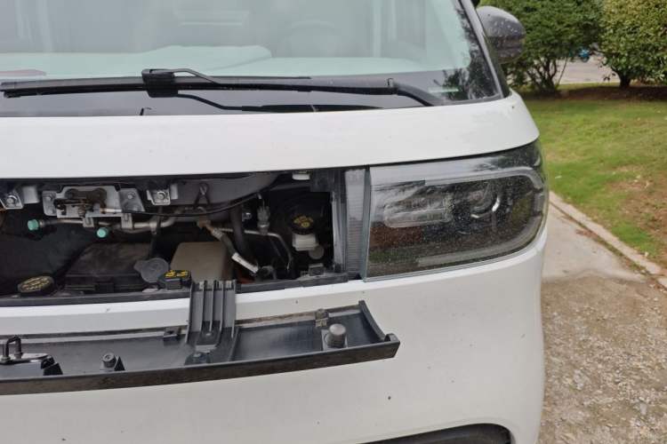 Used SAIC MAXUS Dana V1 2024 V1 Short Wheelbase Low-Roof Multi-Function Version (51 kWh) Engine Bay Left
