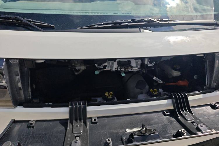 Used SAIC MAXUS Dana V1 2024 V1 Short Wheelbase Low-Roof Multi-Function Version (51 kWh) Engine Bay
