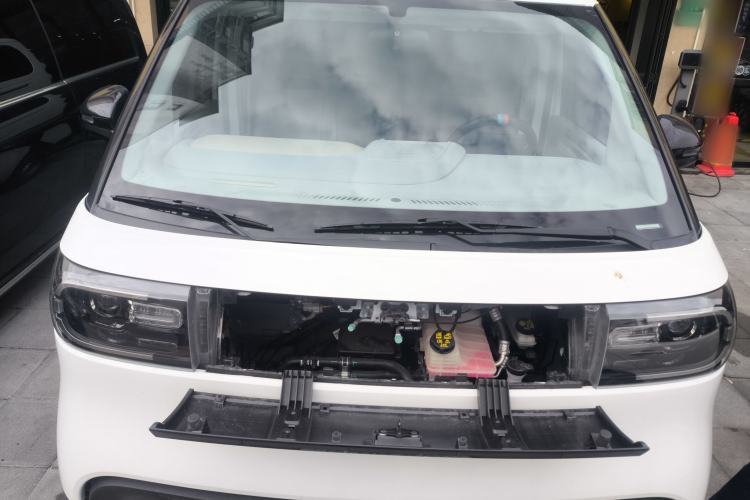 Used SAIC MAXUS Dana V1 2025 Low-Roof Multi-Function Version 50 kWh Engine Bay