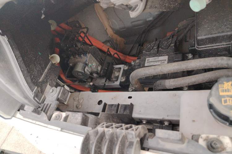 Used SAIC MAXUS Dana V1 2024 V1 Short Wheelbase Low-Roof Multi-Function Version (51 kWh) Engine Bay Right