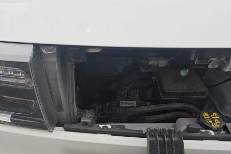 Used SAIC MAXUS Dana V1 2025 V1+ Long Wheelbase Low-Roof Multi-Function Version (62 kWh) Engine Bay Right