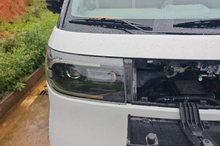 Used SAIC MAXUS Dana V1 2025 V1+ Long Wheelbase Low-Roof Cargo Version (50 kWh) Engine Bay Right