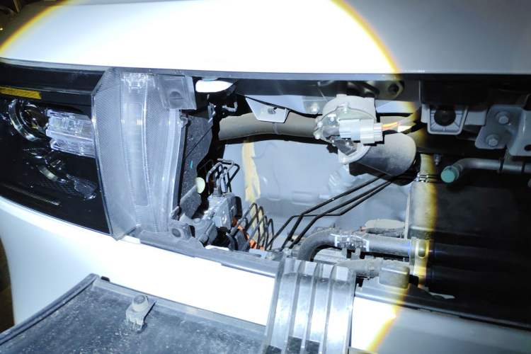 Used SAIC MAXUS Dana V1 2025 Low-Roof Multi-Function Version 42 kWh Engine Bay Right