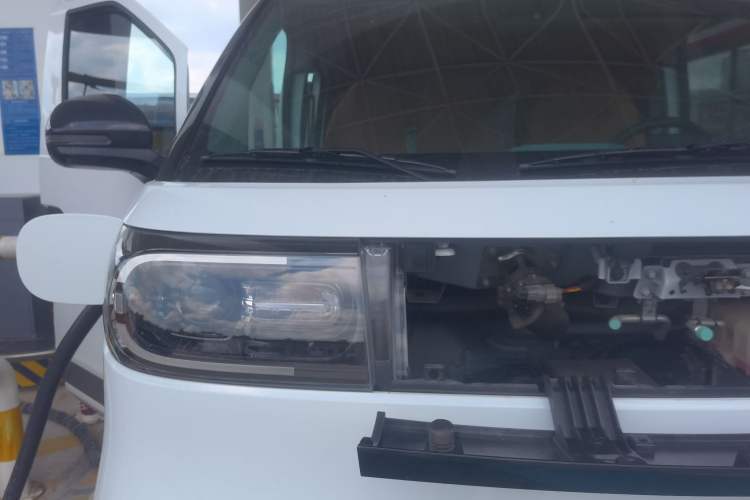 Used SAIC MAXUS Dana V1 2025 V1+ Long Wheelbase High-Roof Multi-Function Version (64 kWh) Engine Bay Right