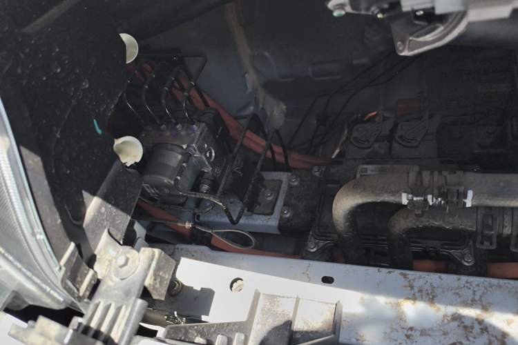 Used SAIC MAXUS Dana V1 2025 V1 Short Wheelbase Low-Roof Multi-Function Version (42 kWh) Engine Bay Right