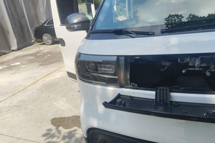 Used SAIC MAXUS Dana V1 2025 V1 Short Wheelbase Low-Roof Multi-Function Version (42 kWh) Engine Bay Right