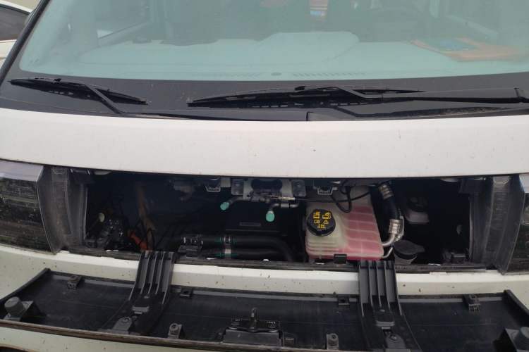 Used SAIC MAXUS Dana V1 2025 V1 Short Wheelbase Low-Roof Multi-Function Version (42 kWh) Engine Bay