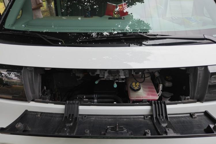 Used SAIC MAXUS Dana V1 2025 V1+ Long Wheelbase High-Roof Multi-Function Version (62 kWh) Engine Bay