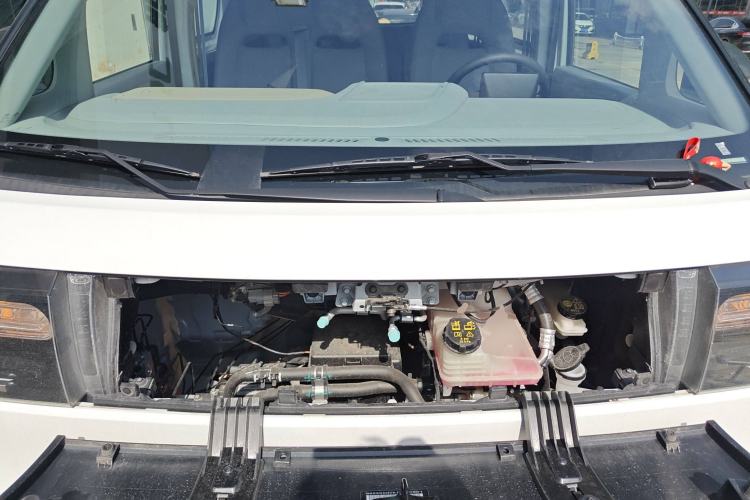 Used SAIC MAXUS Dana V1 2025 V1 Short Wheelbase Low-Roof Multi-Function Version (42 kWh) Engine Bay