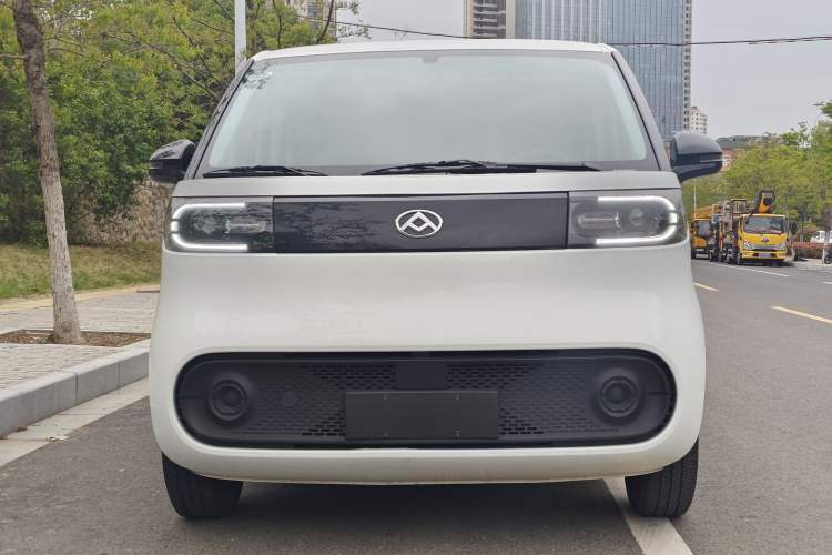 Used SAIC MAXUS Dana V1 2024 V1 Short Wheelbase Low-Roof Multi-Function Version (51 kWh) Exterior 1