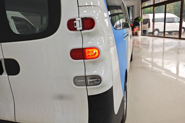 Used SAIC MAXUS Dana V1 2025 V1+ Long Wheelbase Low-Roof Multi-Function Version (62 kWh) Exterior 3