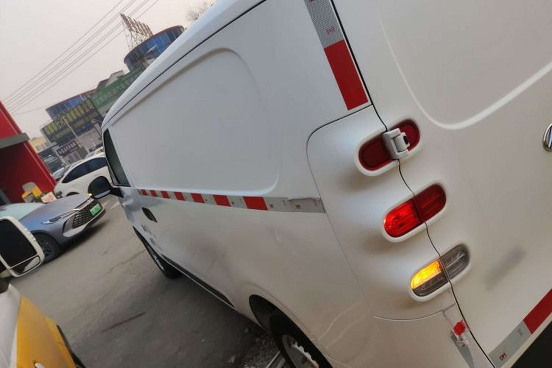 Used SAIC MAXUS Dana V1 2023 V1 Short Wheelbase Low Roof (43 kWh) Exterior 3