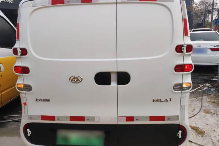 Used SAIC MAXUS Dana V1 2023 V1 Short Wheelbase Low Roof (43 kWh) Exterior 4