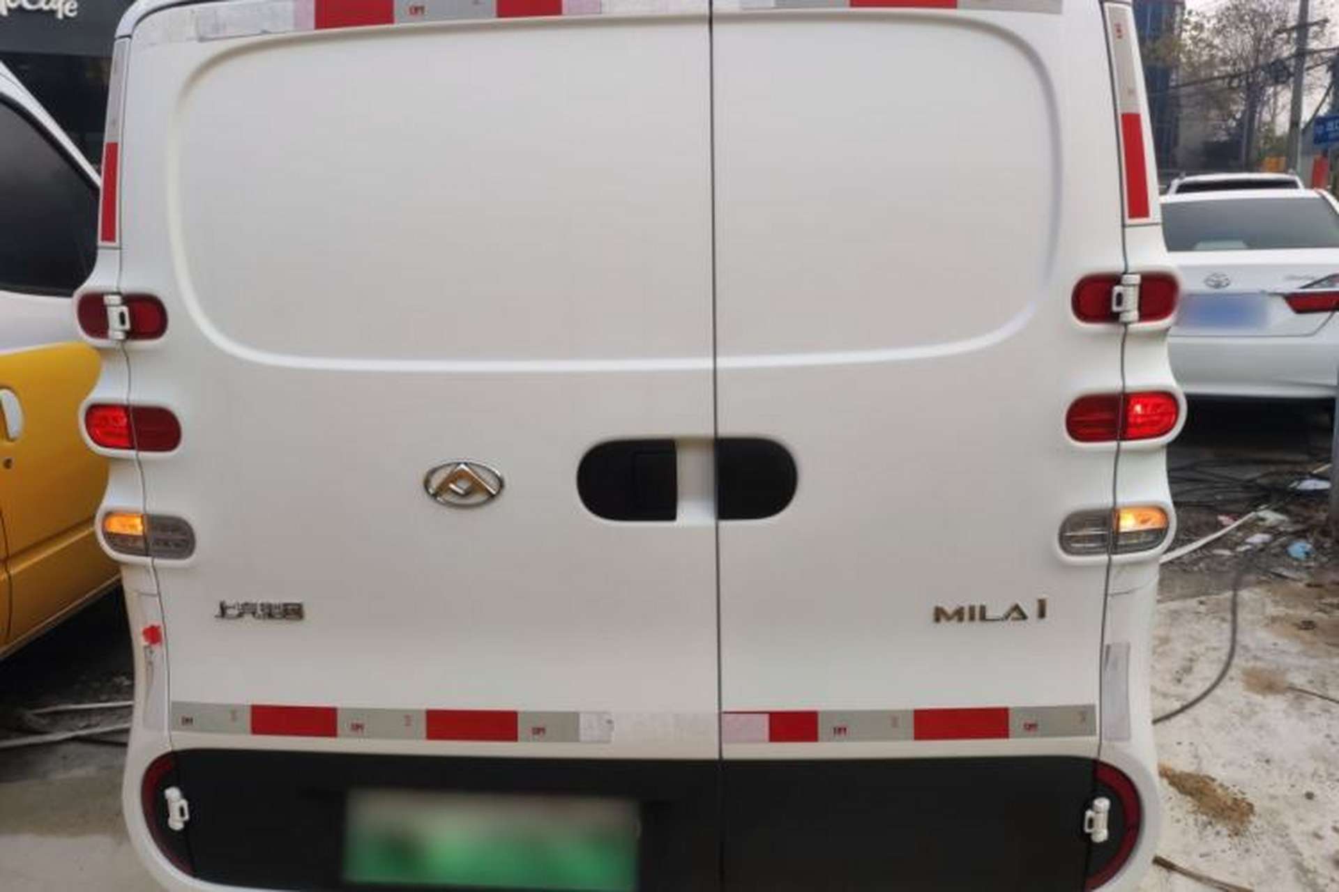 Used SAIC MAXUS Dana V1 2023 V1 Short Wheelbase Low Roof (43 kWh) Exterior 4
