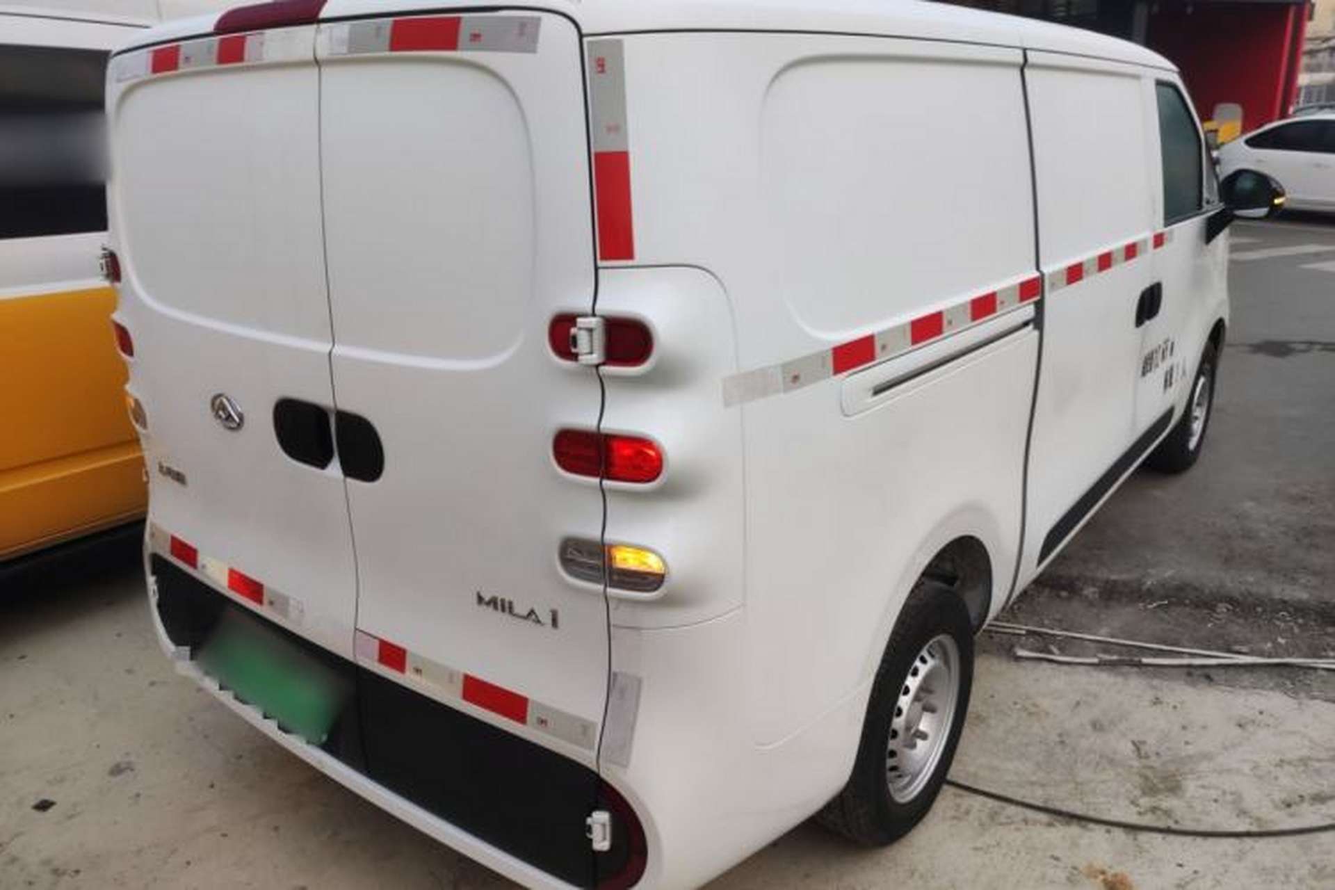 Used SAIC MAXUS Dana V1 2023 V1 Short Wheelbase Low Roof (43 kWh) Exterior 5