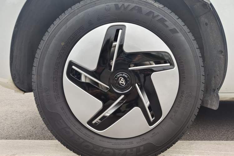 Used SAIC MAXUS Dana V1 2024 V1 Short Wheelbase Low-Roof Multi-Function Version (51 kWh) Exterior 8