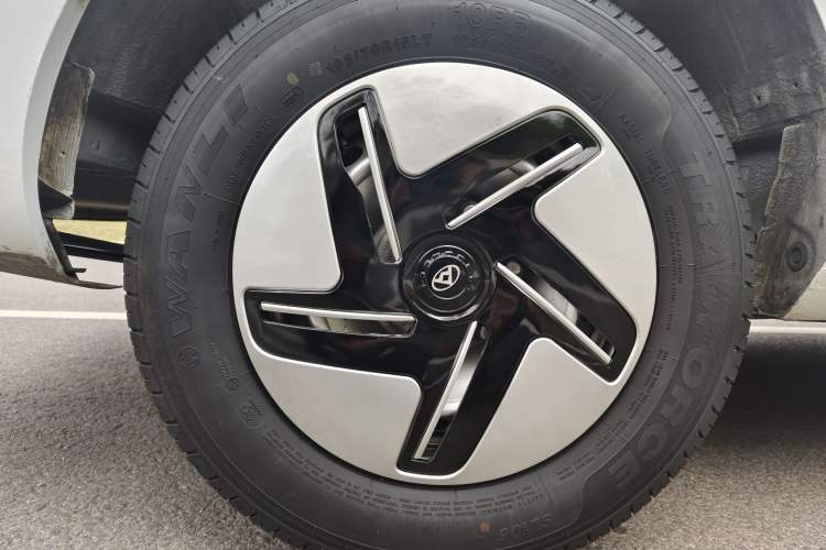 Used SAIC MAXUS Dana V1 2024 V1 Short Wheelbase Low-Roof Multi-Function Version (51 kWh) Exterior 9