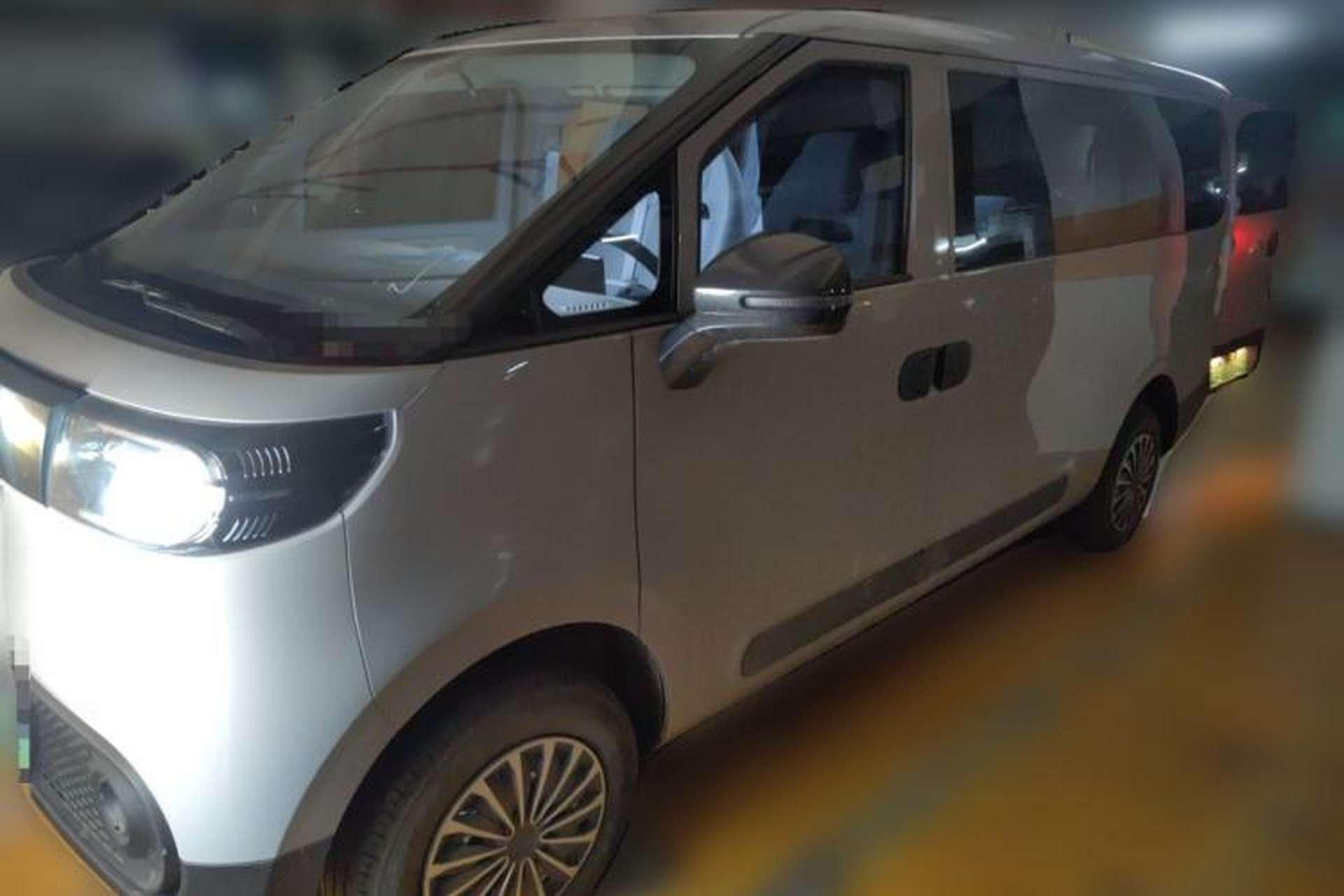 Used SAIC MAXUS Dana V1 2025 Low-Roof Multi-Function Version 42 kWh Front Left 45 Deg