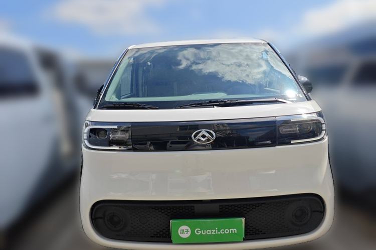 Used SAIC MAXUS Dana V1 2024 V1 Short Wheelbase Low-Roof Multi-Function Version (51 kWh) Front