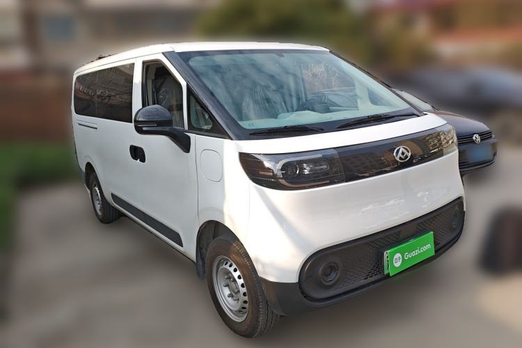 Used SAIC MAXUS Dana V1 2025 Low-Roof Multi-Function Version 42 kWh Front Right 45 Deg