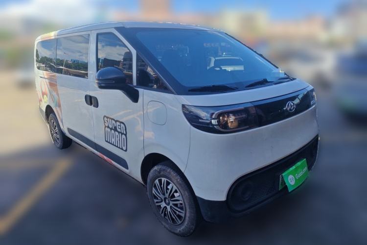 Used SAIC MAXUS Dana V1 2025 V1+ Short Wheelbase Low-Roof Cargo Version (42 kWh) Front Right 45 Deg