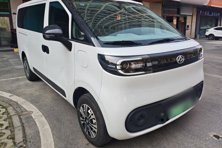 Used SAIC MAXUS Dana V1 2025 Low-Roof Multi-Function Version 50 kWh Front Right 45 Deg