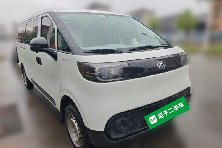 Used SAIC MAXUS Dana V1 2025 V1+ Long Wheelbase Low-Roof Cargo Version (50 kWh) Front Right 45 Deg