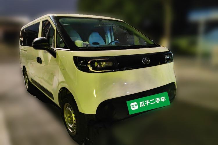 Used SAIC MAXUS Dana V1 2025 Low-Roof Multi-Function Version 42 kWh Front Right 45 Deg