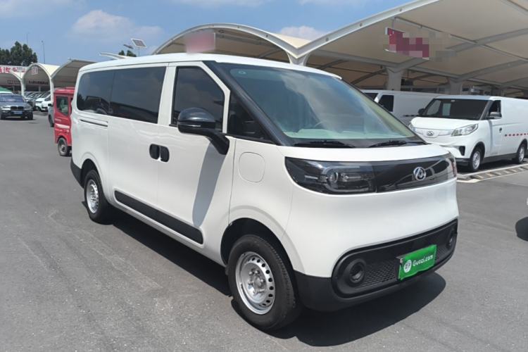 Used SAIC MAXUS Dana V1 2025 V1 Short Wheelbase Low-Roof Multi-Function Version (42 kWh) Front Right 45 Deg