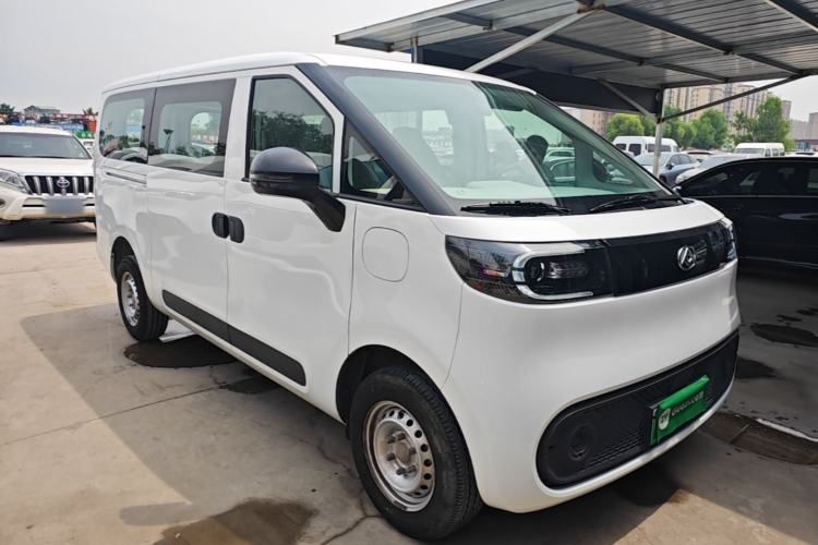 Used SAIC MAXUS Dana V1 2024 V1 Short Wheelbase Low-Roof Multi-Function Version (51 kWh) Front Right 45 Deg