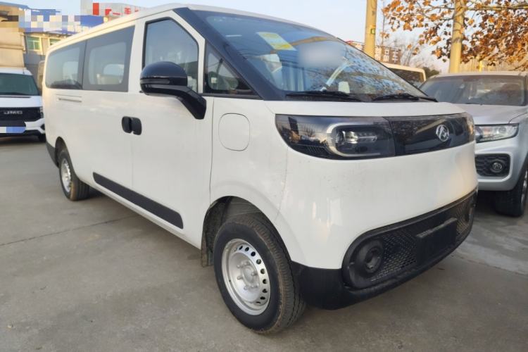 Used SAIC MAXUS Dana V1 2025 V1+ Long Wheelbase Low-Roof Multi-Function Version (62 kWh) Front Right 45 Deg