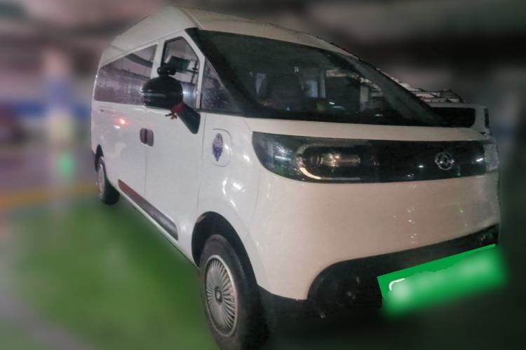 Used SAIC MAXUS Dana V1 2025 V1+ Long Wheelbase High-Roof Multi-Function Version (62 kWh) Front Right 45 Deg