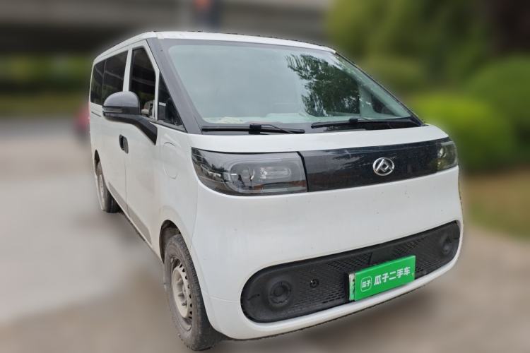 Used SAIC MAXUS Dana V1 2024 V1 Short Wheelbase Low-Roof Multi-Function Version (51 kWh) Front Right 45 Deg