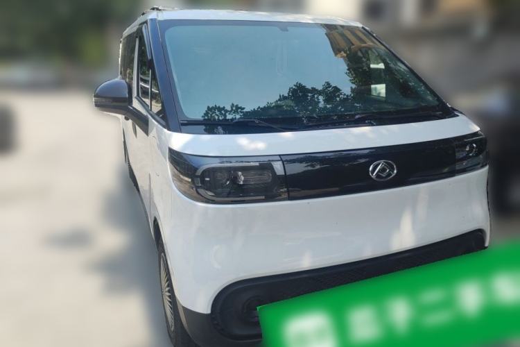Used SAIC MAXUS Dana V1 2025 V1 Short Wheelbase Low-Roof Multi-Function Version (42 kWh) Front Right 45 Deg