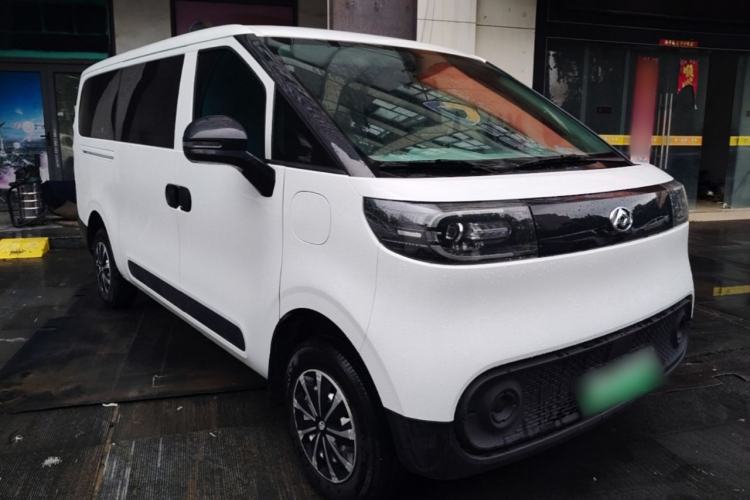 Used SAIC MAXUS Dana V1 2025 Low-Roof Multi-Function Version 42 kWh Front Right 45 Deg