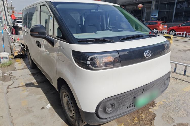 Used SAIC MAXUS Dana V1 2025 V1 Short Wheelbase Low-Roof Multi-Function Version (42 kWh) Front Right 45 Deg