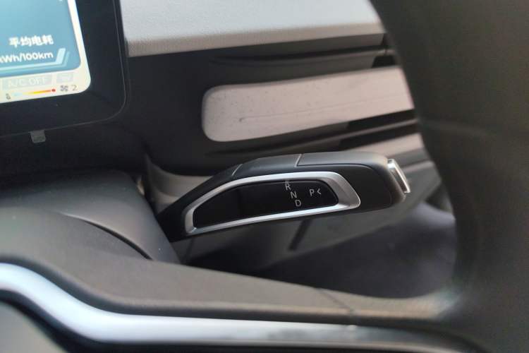 Used SAIC MAXUS Dana V1 2025 V1+ Long Wheelbase Low-Roof Multi-Function Version (62 kWh) Gear Lever